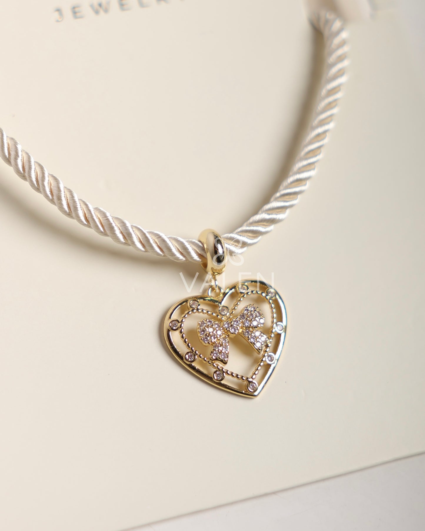 Collar corazón moño