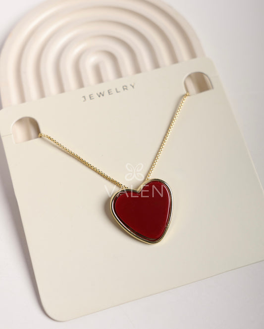 Collar corazón vinotinto