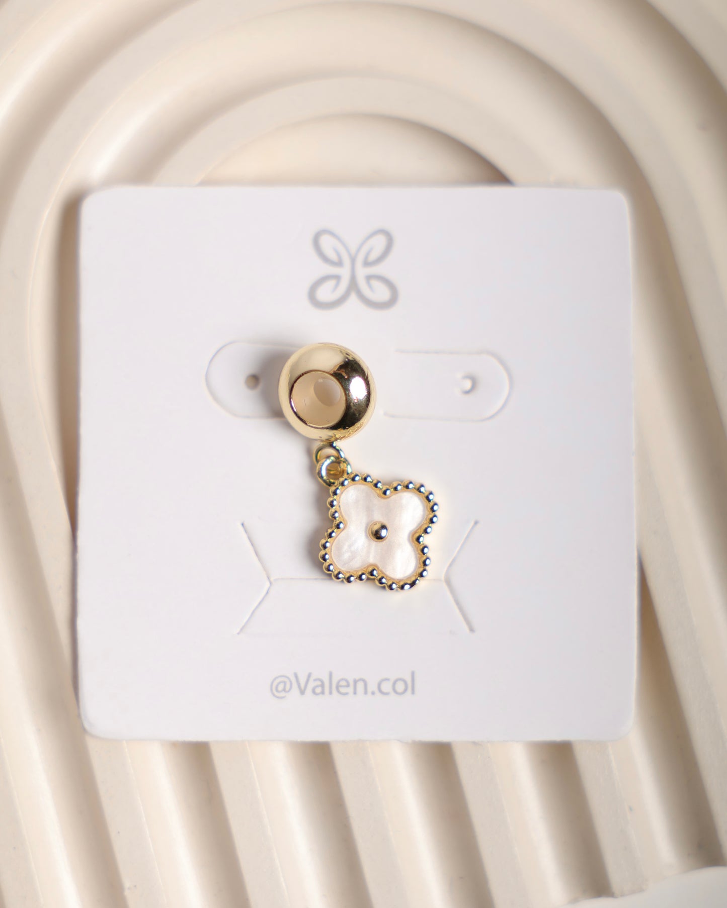 Charm trébol blanco