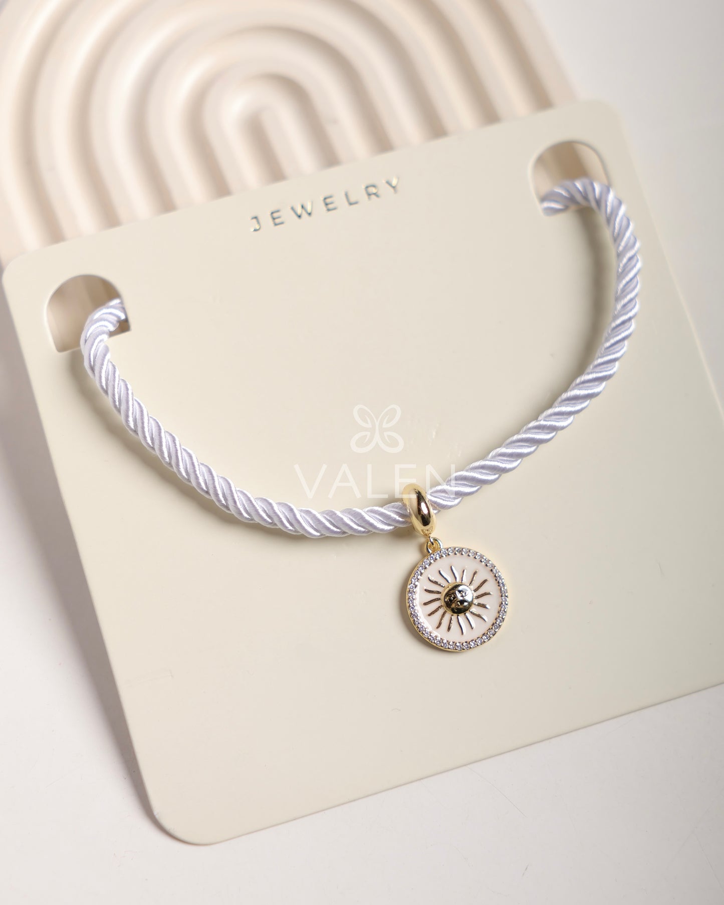 Collar sol blanco