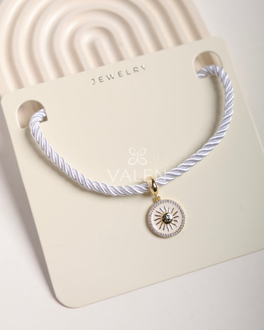 Collar sol blanco