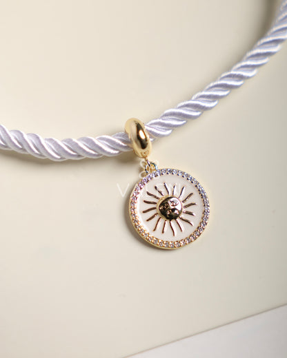 Collar sol blanco