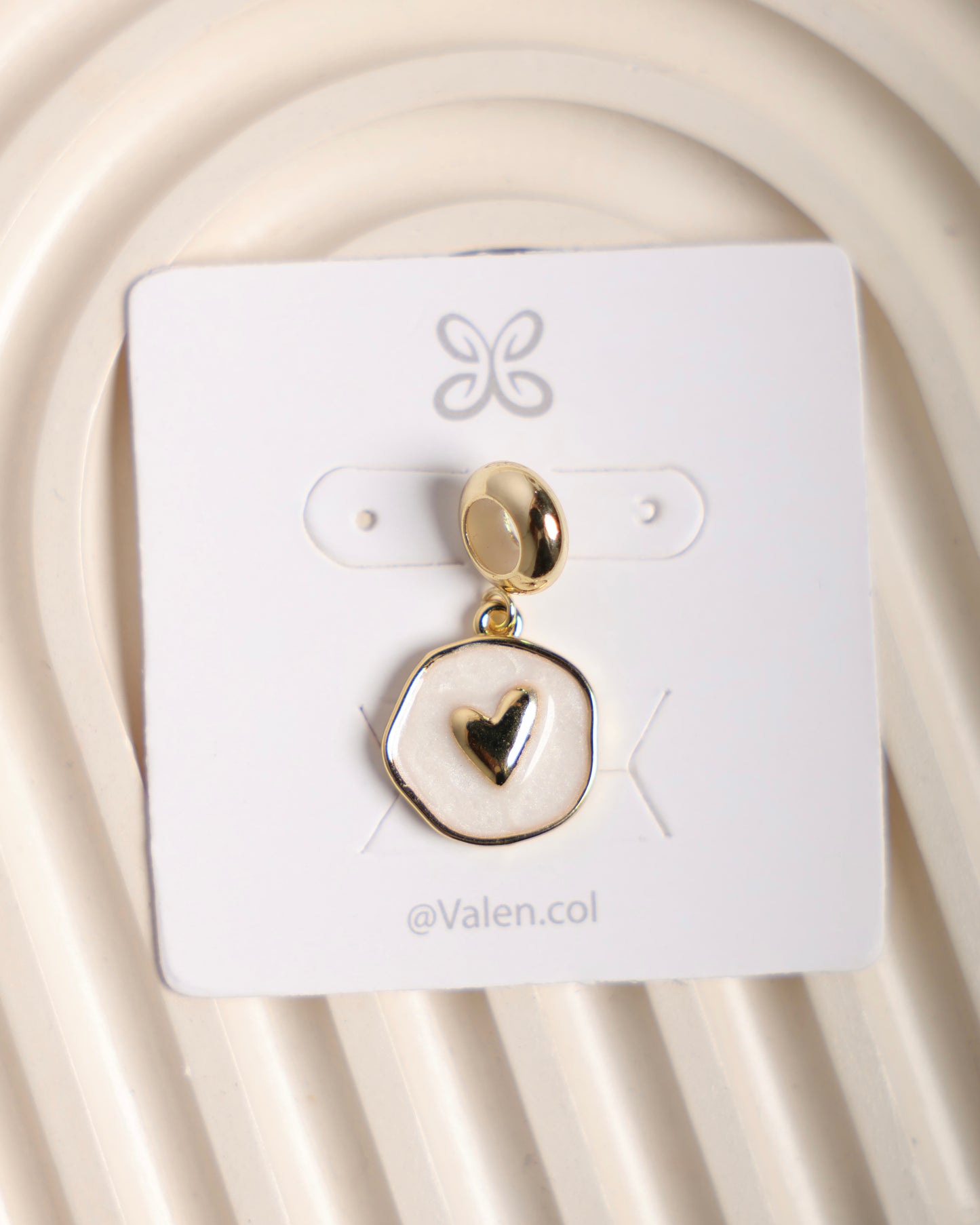 Charm corazón blanco