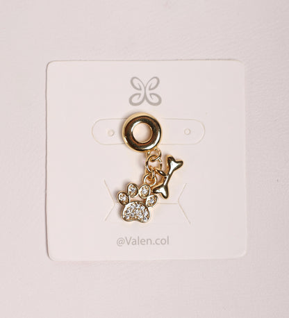 Charm huella y hueso perro