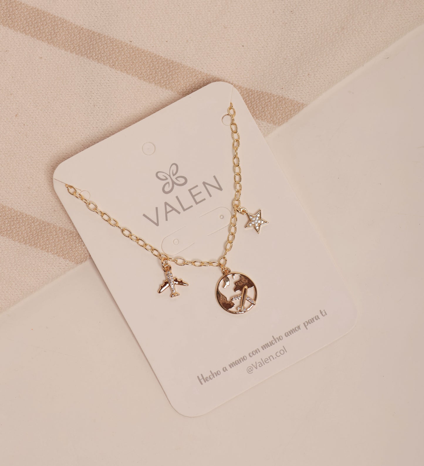 Collar viaje multicharm